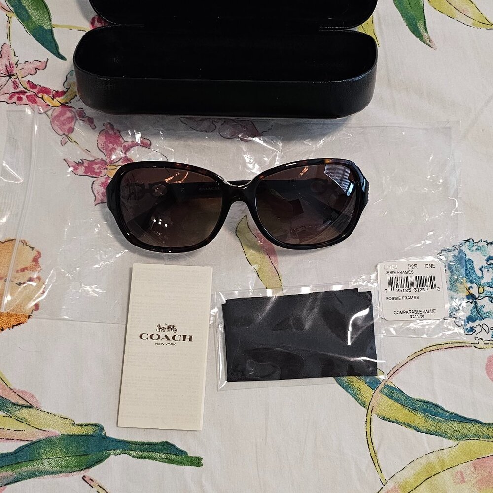 Coach Sunglasses Wellington Tortoiseshell HC8146